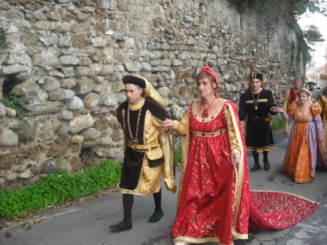 corteostoricoperleviedellanticoborgodismartinospadaforame8.jpg