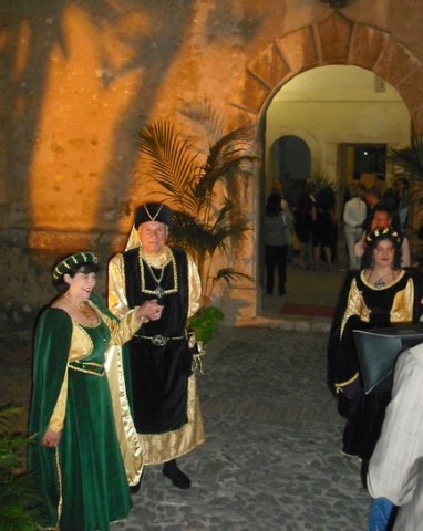 damaecavaliereentratadelcastello.jpg